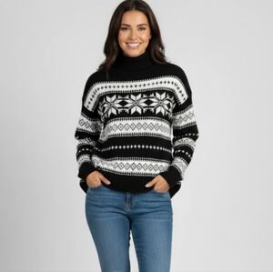 Nicole Miller Black And White Turtleneck Sweater Size M.